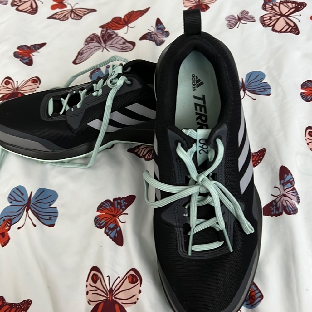 Athletic shoes